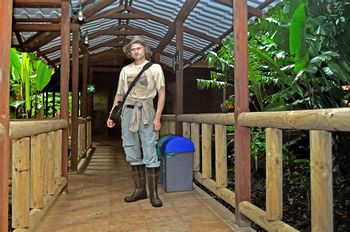 Bereit f�r die Dschungelwanderung in undichten Stiefeln.