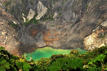 Ein Blick auf den Kratersee vom Iraz�.