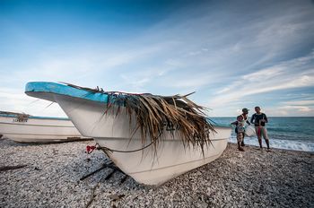 Am Strand bei Fischern an der Sdkste bei Barahona.