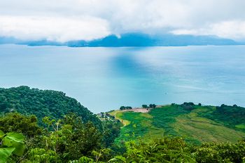 Blick �ber den Atitl�n-See.