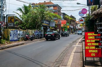 Auf den Strassen von Ubud bei 31 Grad und 100% Luftfeuchtigkeit.