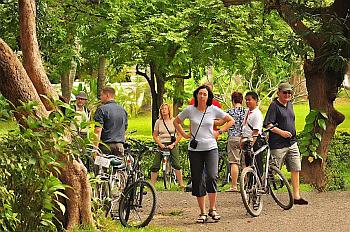 Mit dem Rad im K�nigspalast (Ho Kham)