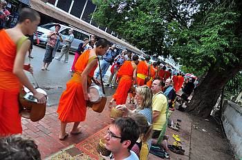 Almosengang der M�nche