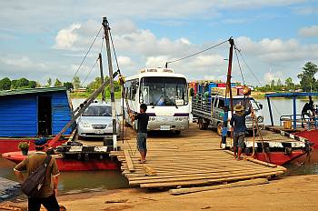 F�hre zur Insel Don Khong