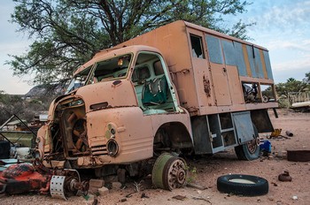 Bedford RL (Bauzeit 1953 - 1971). Auf Grund der urspr�nglichen Farbe ein Relikt der Milit�rs aus der Apartheit.