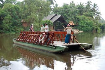 F�hre zum Ranweli Hotel